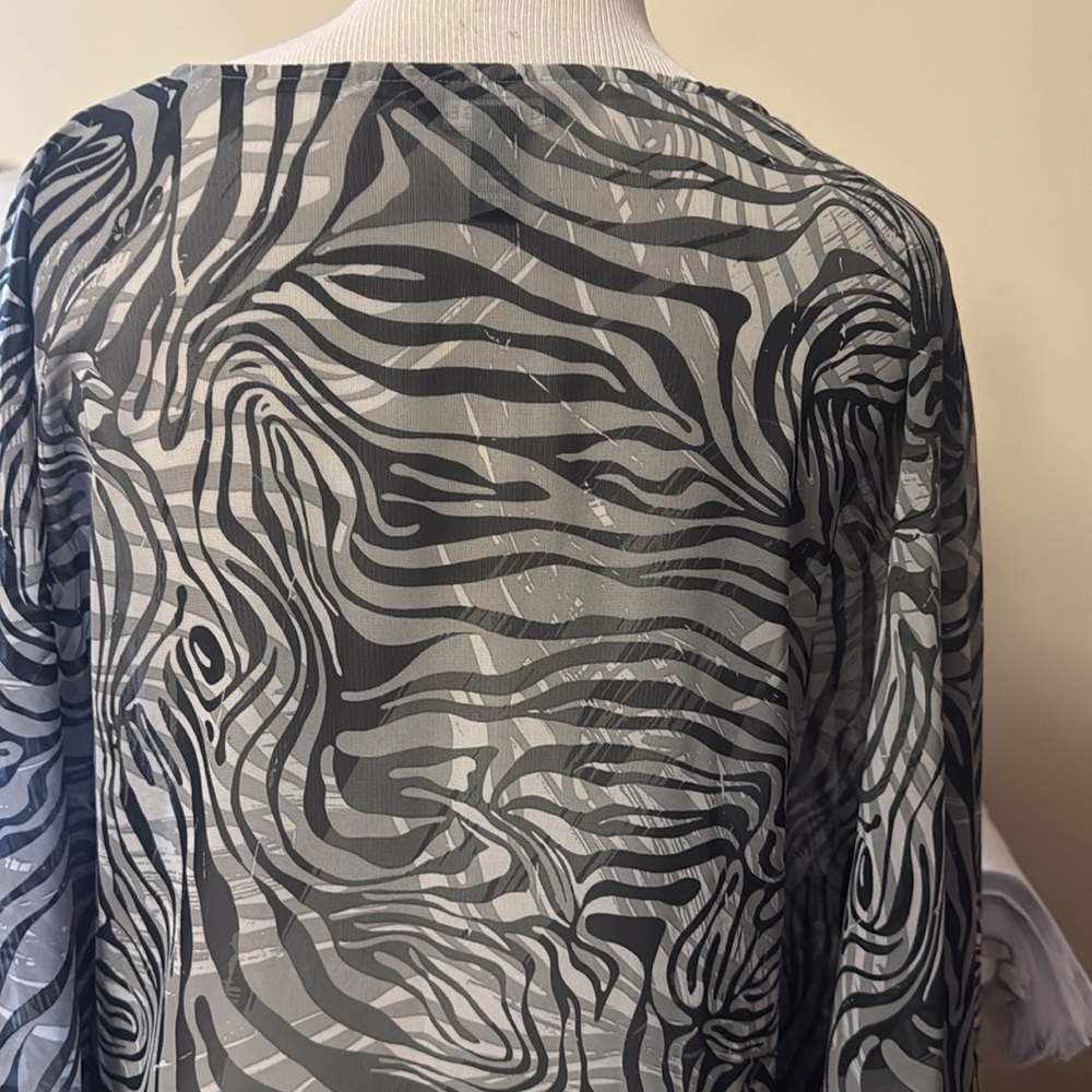 Zebra Print V-Neck Poncho Top - Picture 6 of 8